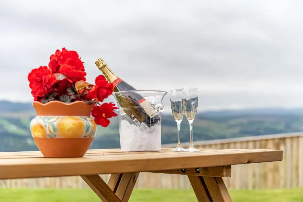 The Annexe, Luxury Property with Hot Tub at Pitilie Pods