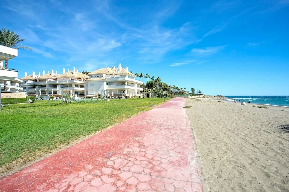 Bright Apartment Front of Beach Guadalmansa Beach