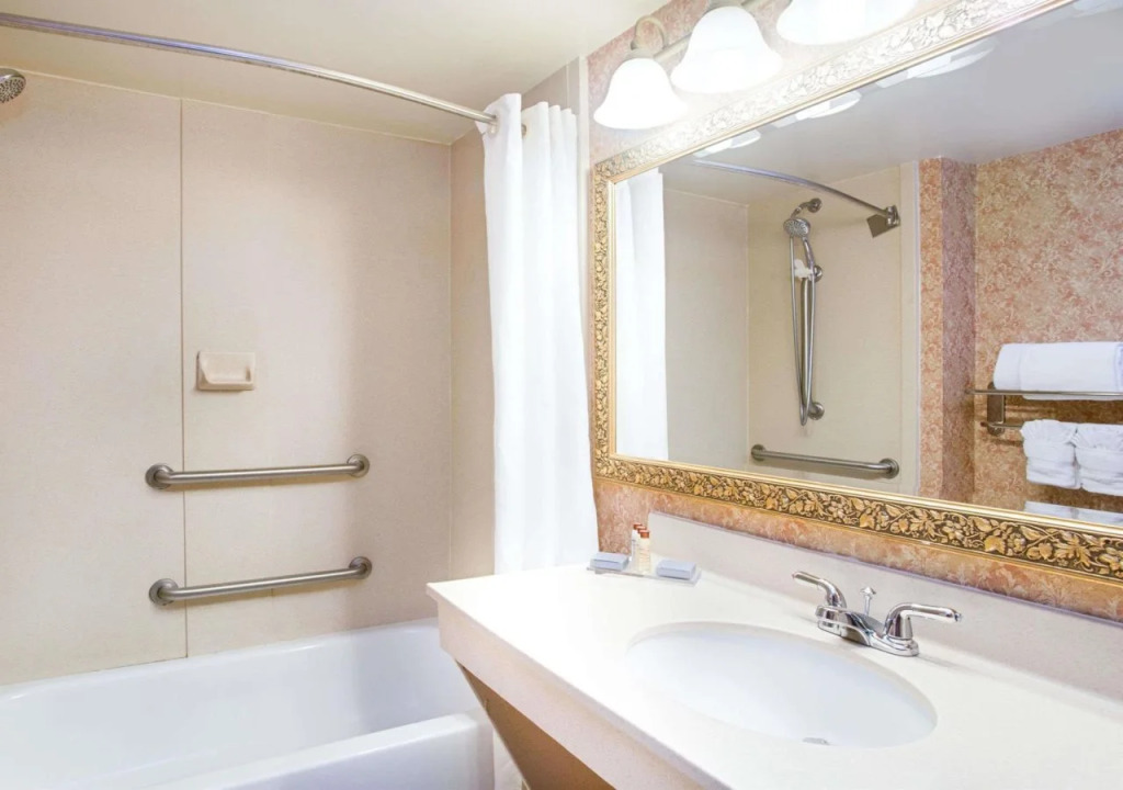 Holiday Inn Express & Suites - Mobile - I-65 by IHG