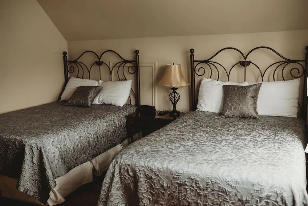 The Carriage House Inn