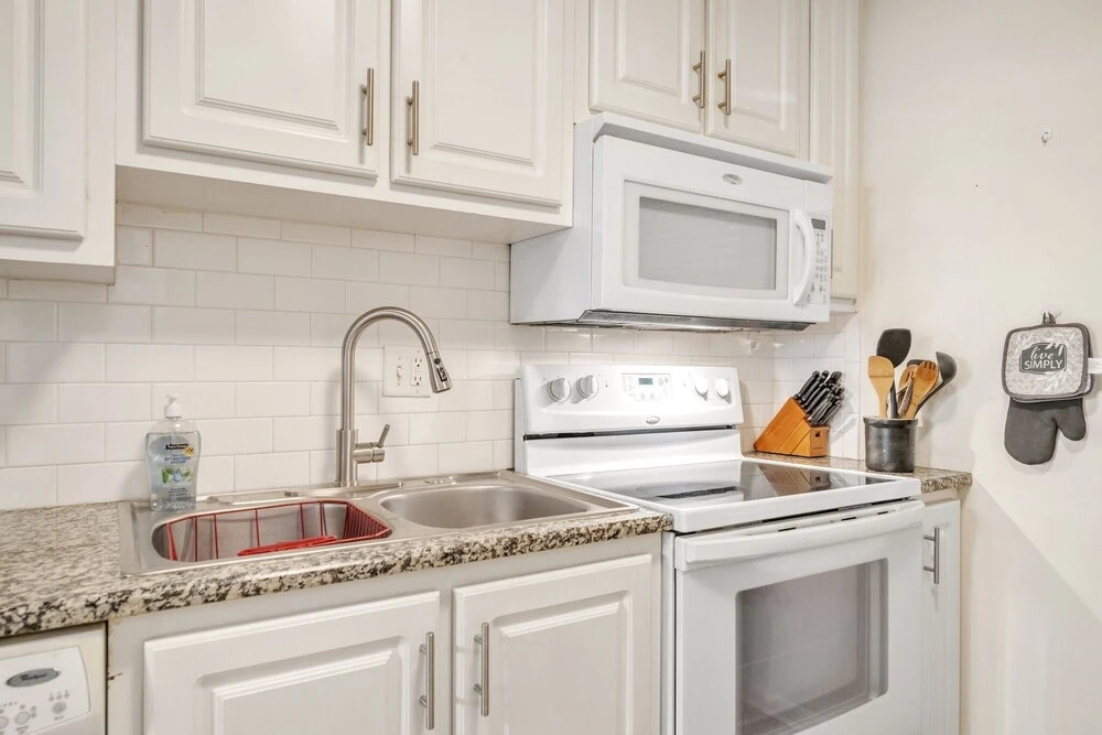 Charming 1br Apt In Eustis! 1 Bedroom Apts by RedAwning
