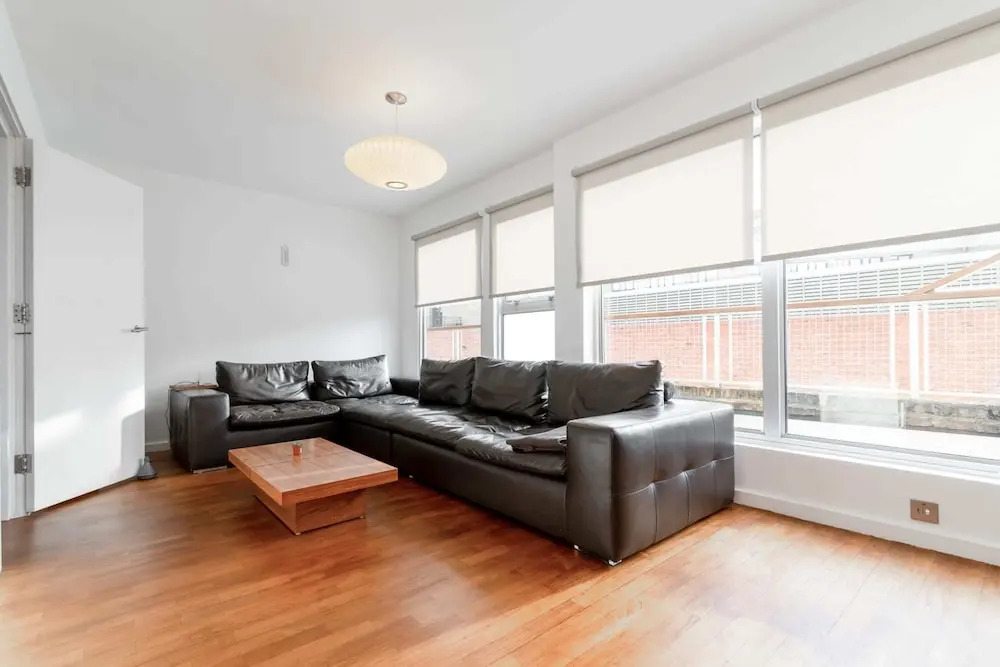 Mod-minimalist Flat w Balcony Sleeps 4 Shoreditch