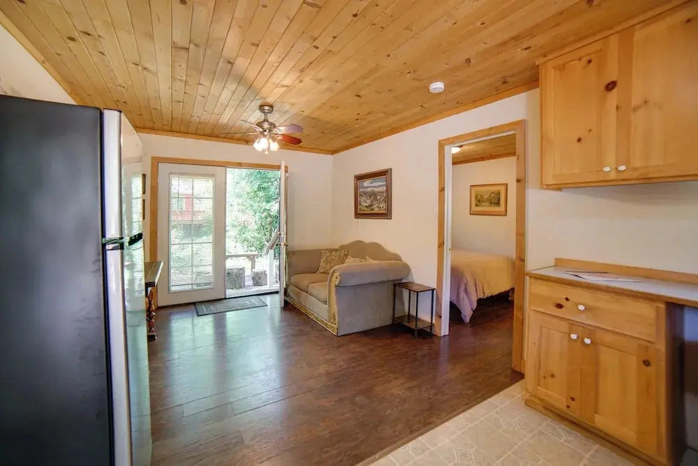 Golf & Hike: Cobb Mountain Cabin in Scenic Forest