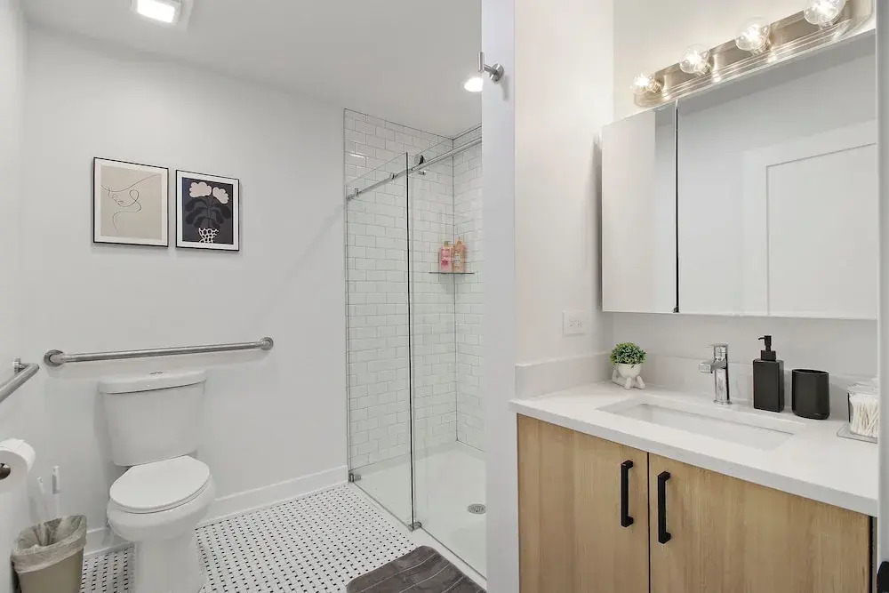 Stylish 4BR Stay - State rep