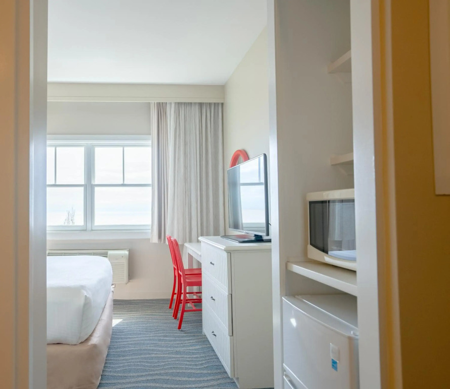 Cedar Point Hotel Breakers