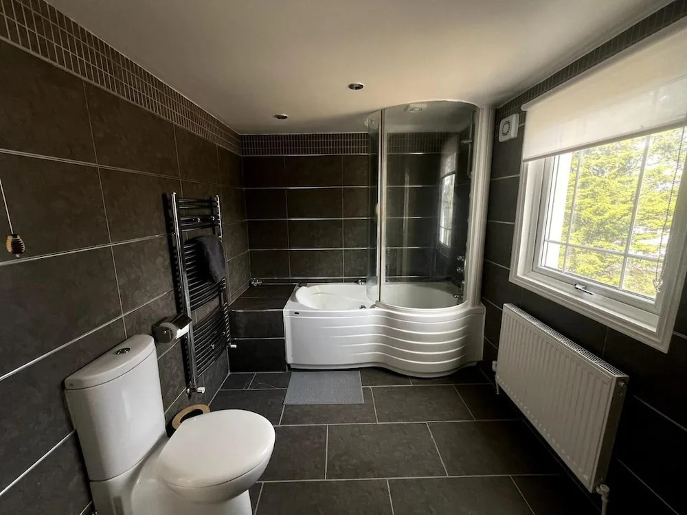 3 Bedroom House in London - Private Garage - Wi-fi