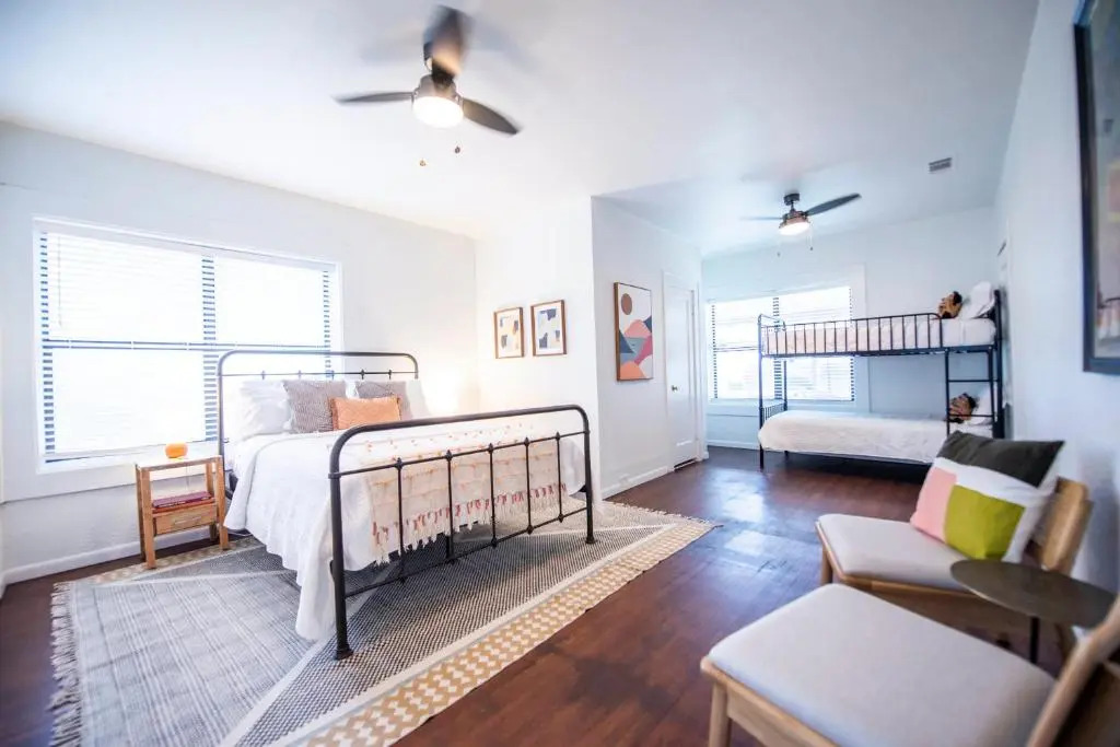 Classy 1927 Uptown Tudor 4 min to Magnolia