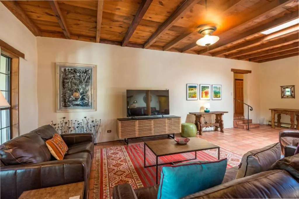 3 Bd, 5 Min. Walk To Canyon Rd, Apodaca