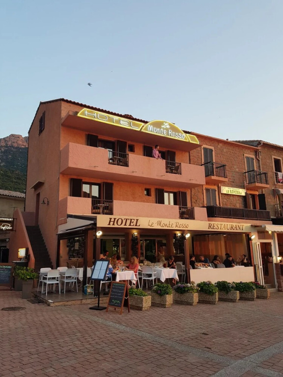 Le monte rosso
