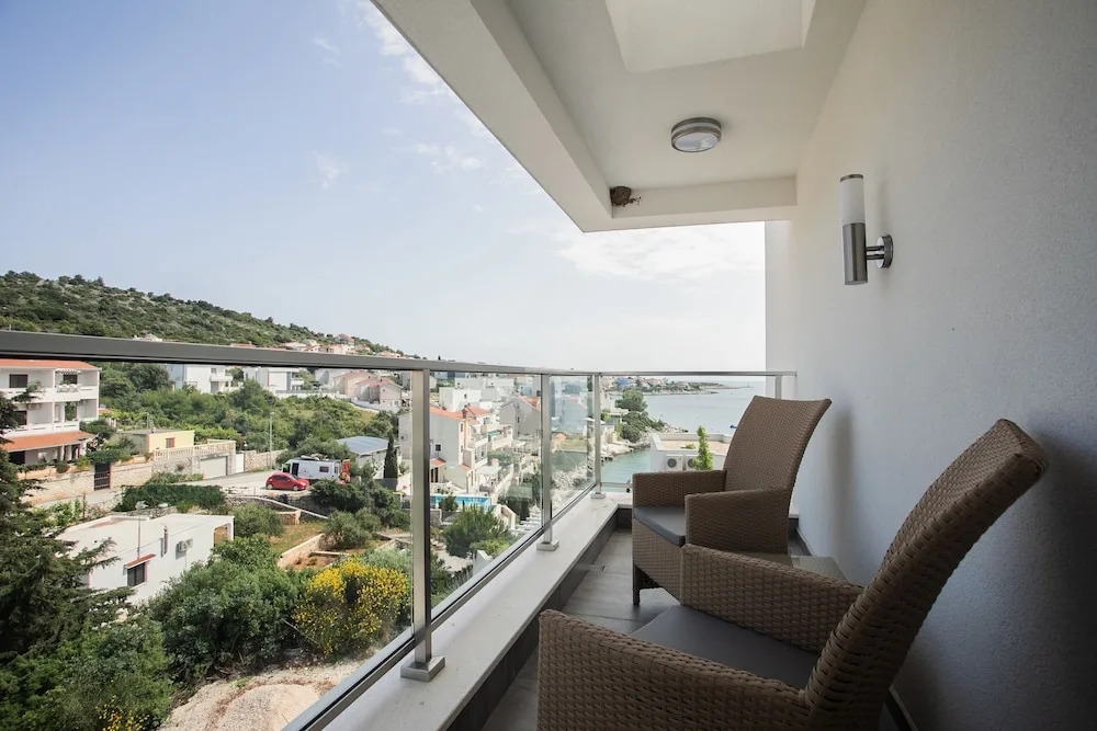 Villa Compass Luxury in a natural bay