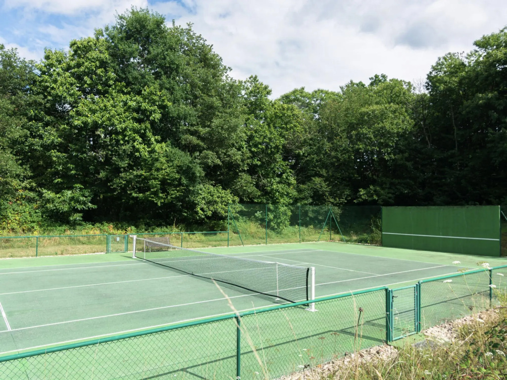 Charming Private Holiday Home With Private Tennis Court and Pool Near Cazals