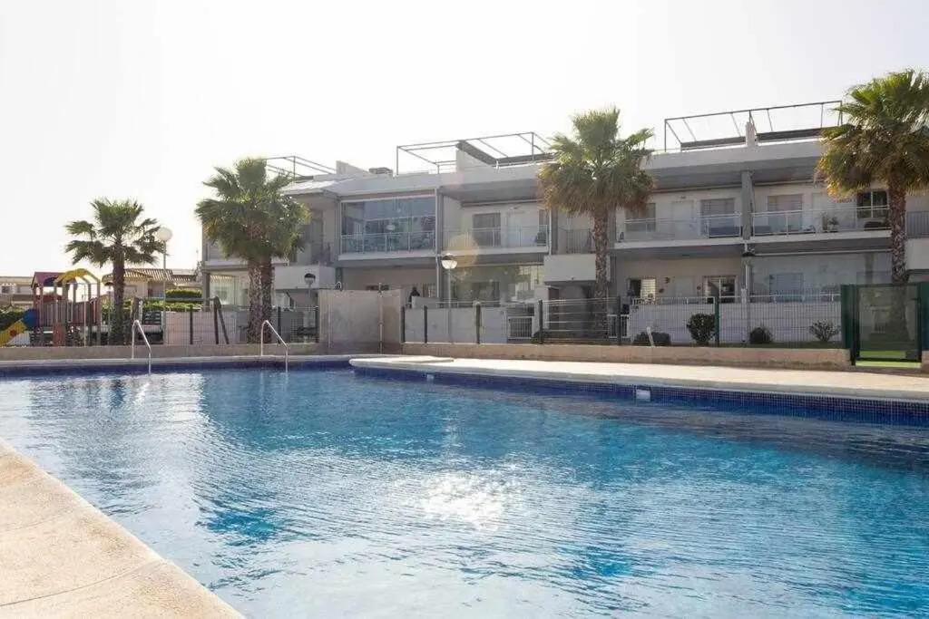 PINK GARDEN-Bungalow con piscina.Free Parking