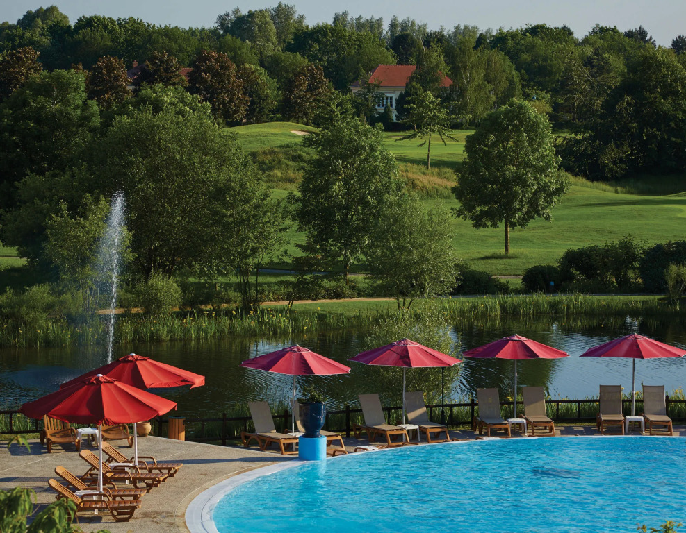 Отель Marriott Village dIle-de-France