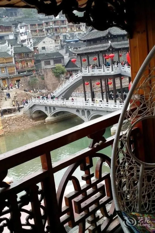 Yijianglou River View Inn (Fenghuang Old Town River View)