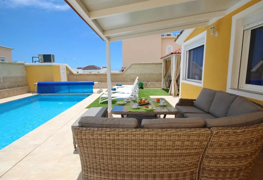 Amazing 5-bedroom villa in Costa Adeje