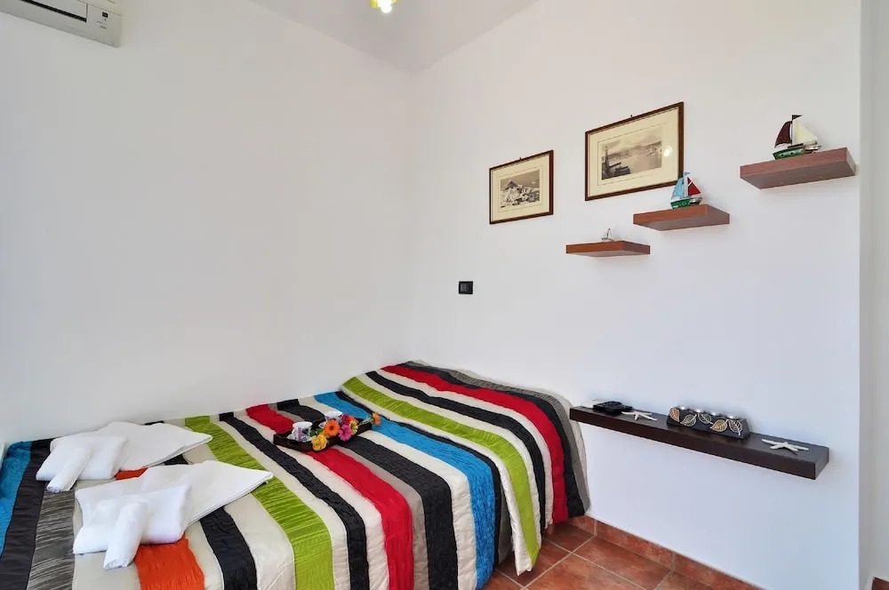 Akitos Maisonette