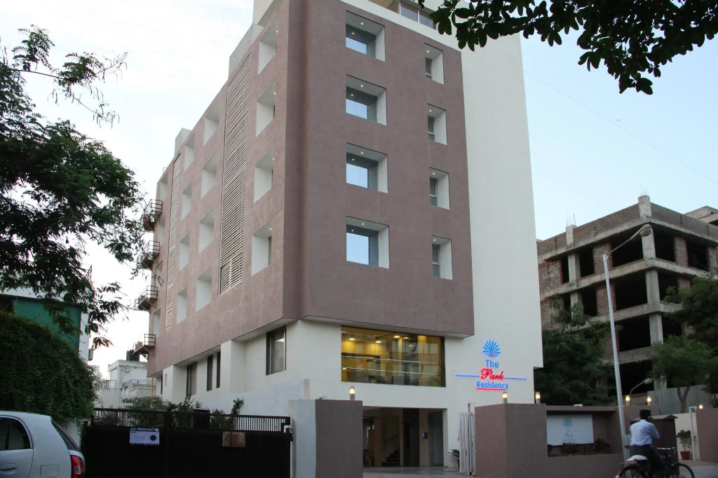 OYO Premium Vastrapur Lake