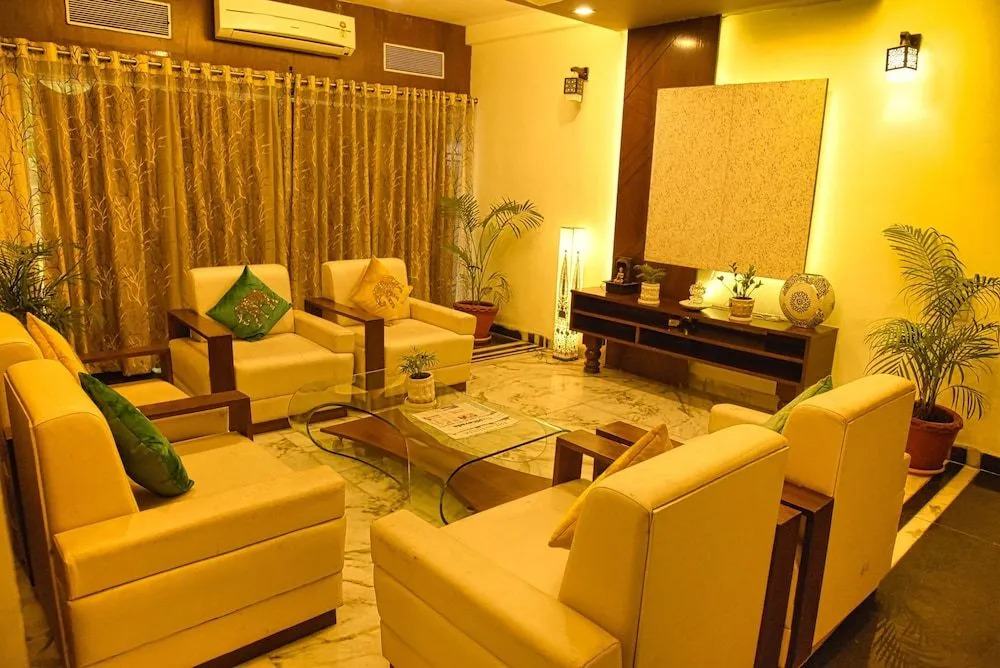 Royal Palms Luxury Service Apartment