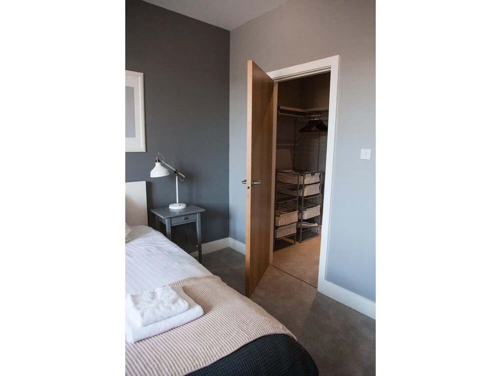 Spacious 2BR Central Glasgow Flat for 4