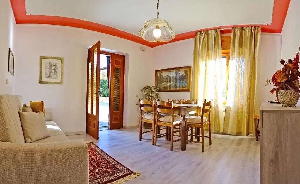 Bellavista lago Apartment patio and view by Gardadomusmea
