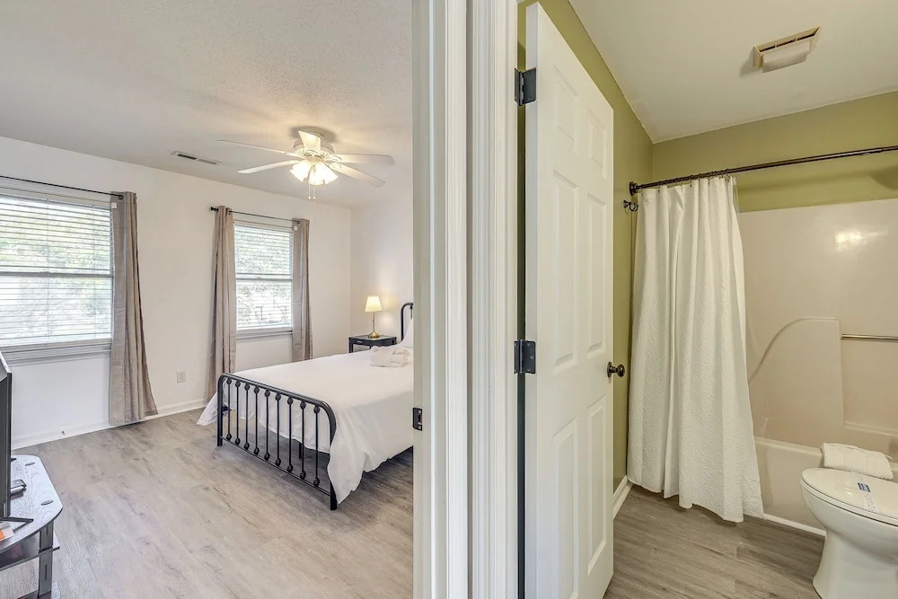 1 Mi to Beach: Cozy Grand Strand Townhome!