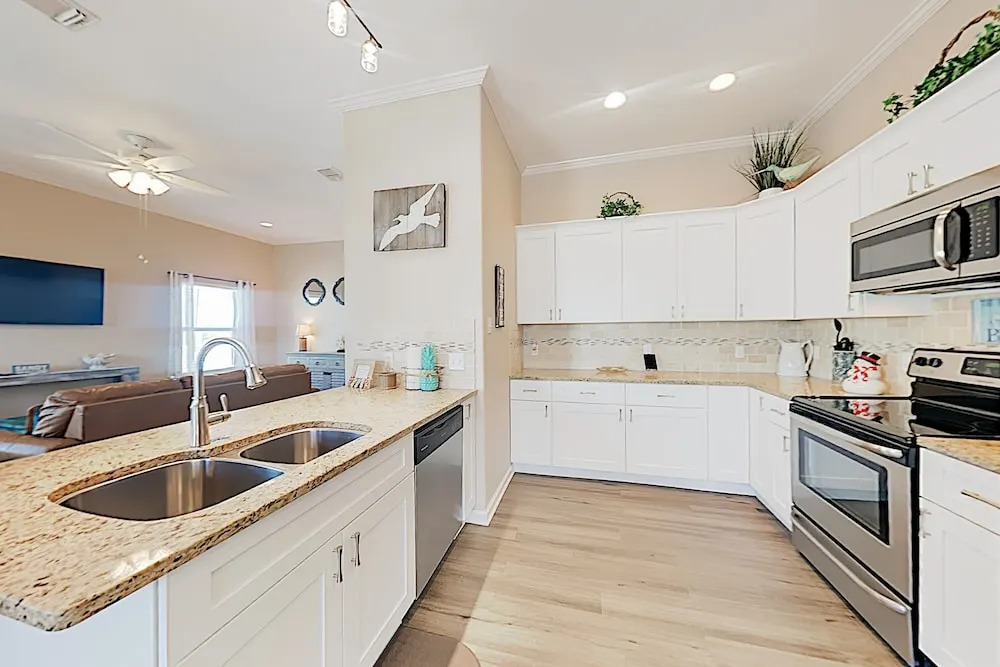 3326 Tx-35 Bus Home - 2 Br home by RedAwning
