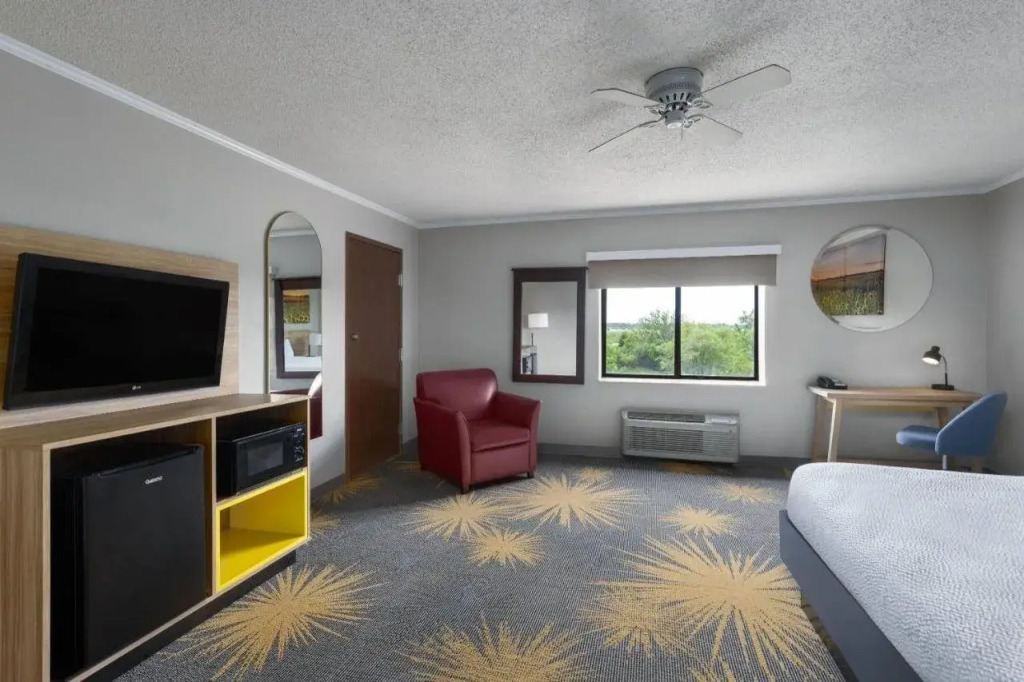 Days Inn by Wyndham Kansas City Northeast