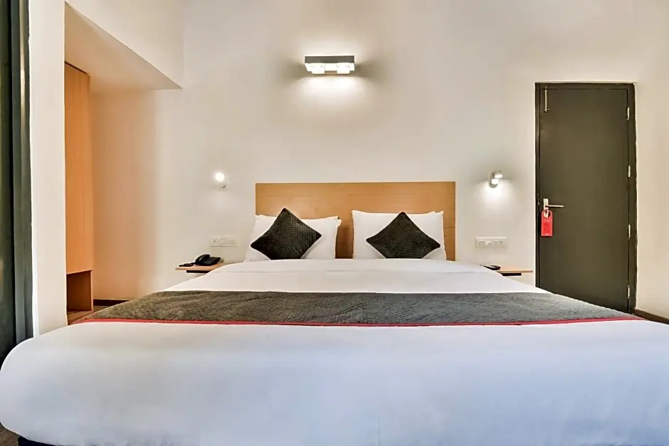 OYO Townhouse 182 Menka