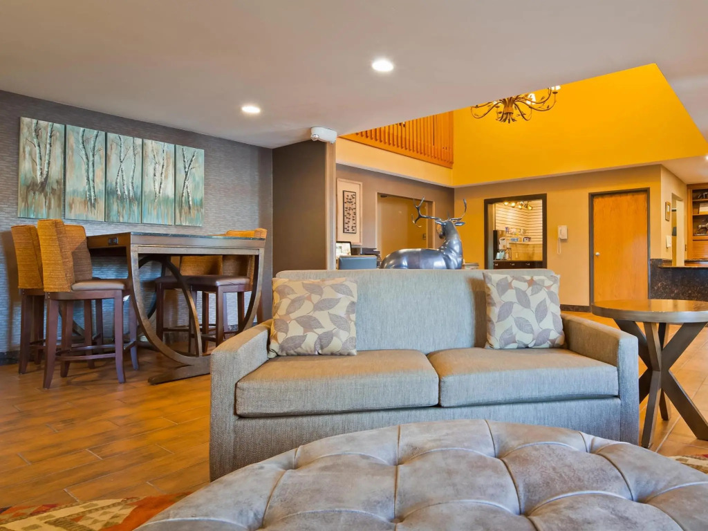 Best Western Plus Deer Park Hotel and Suites