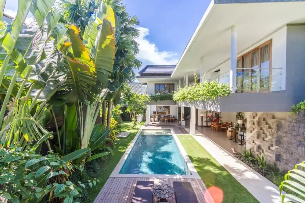 Colorful Private Villa 3 BR, Seminyak With Staff
