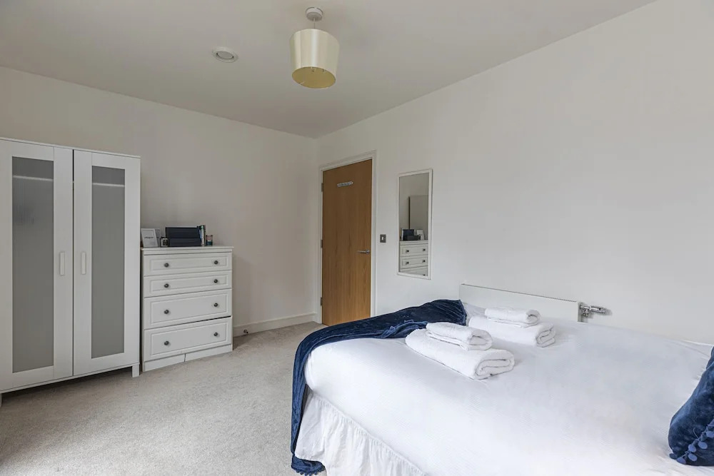 Stylish 2-bed flat w/ terrace in South East London
