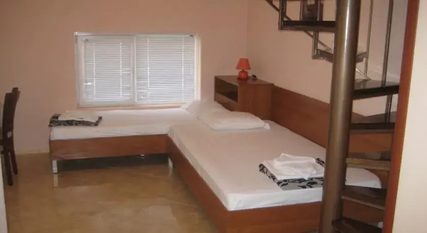 Ahinora Apartments
