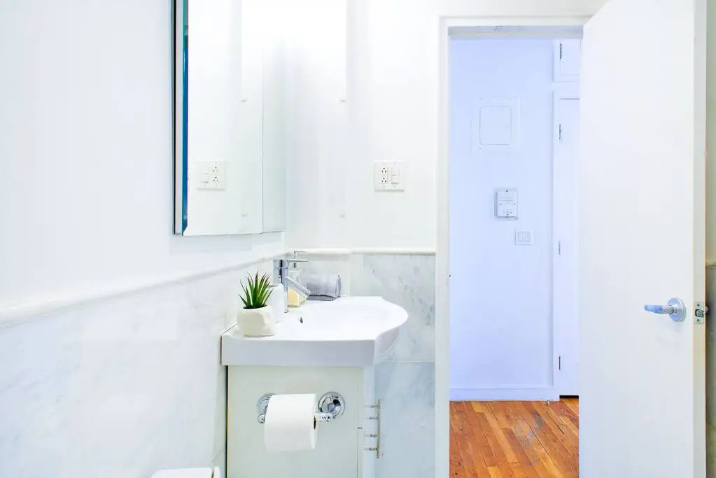 62-3B Studio Prime UES Walk to Central Park