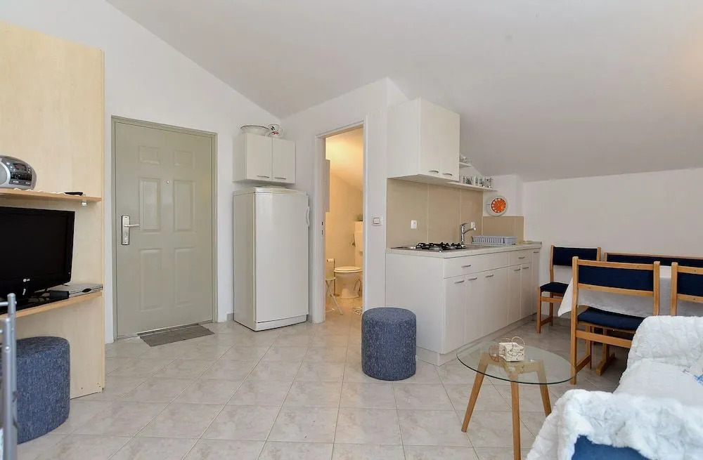 Apartment 1860