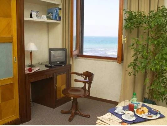 Hotel 7 Mari
