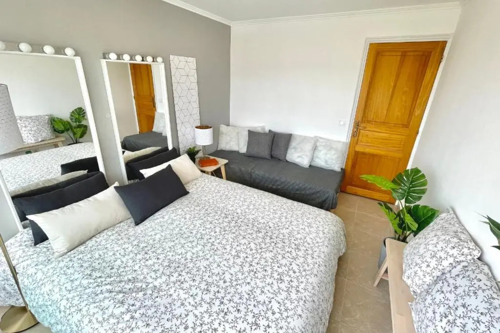Splendid 92 M With Wifi Balcony And Sea View