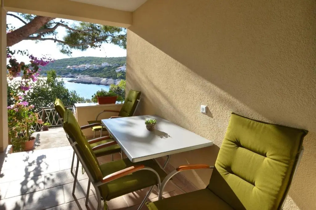 MT Seafront Residence