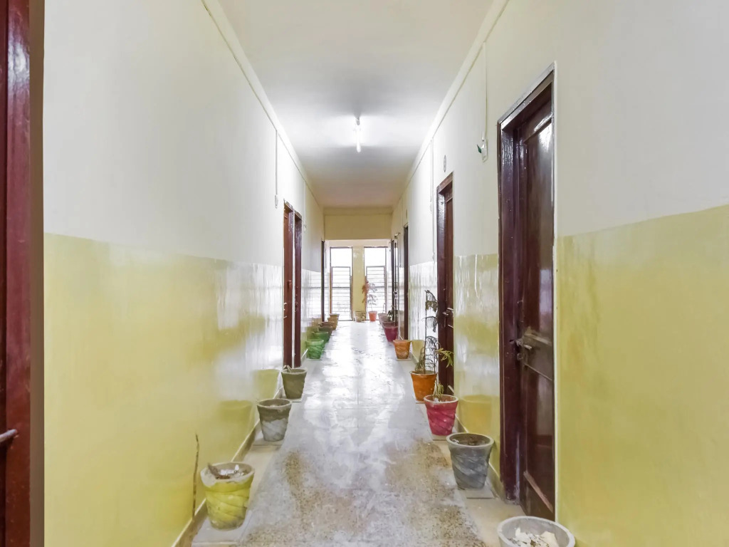 SPOT ON 49886 Hotel Ratan