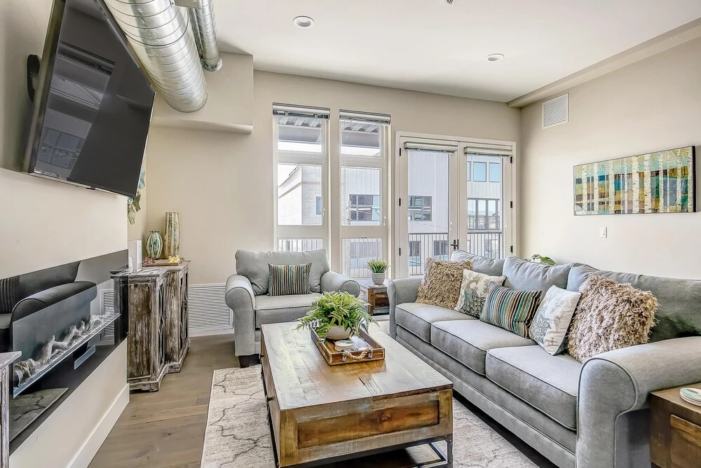 Rino Art Lofts - Modern Rustic Oasis - Sleeps 6