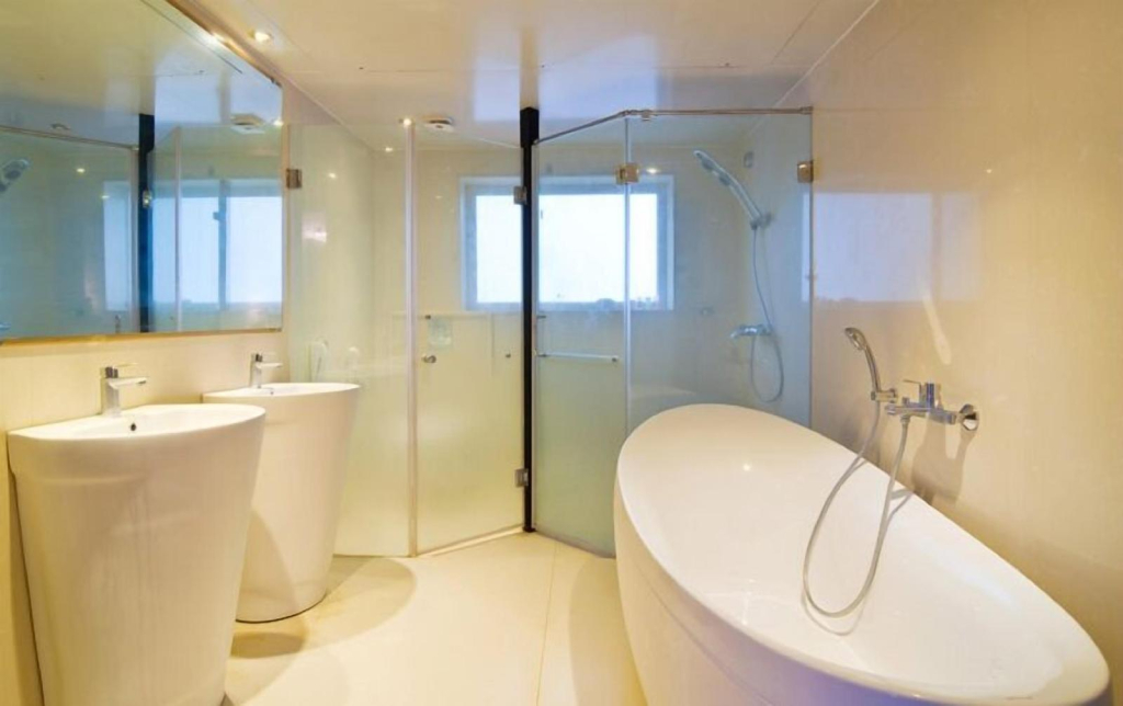 White Pearl Suites by Rosetum