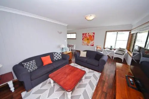 Breakaway, 11 Scott Street