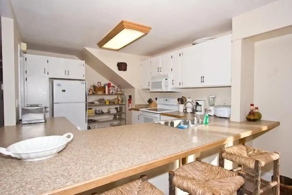 2853 Springwood Dr.