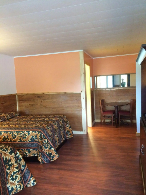 Hampton Motor Inn