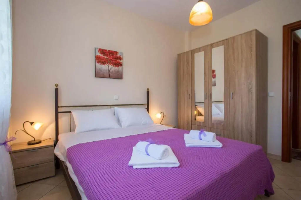 Mantos Apartment