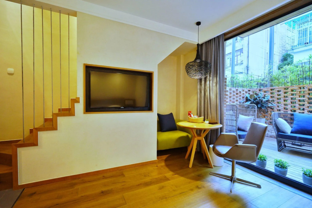 Cozylife Hotel Westlake