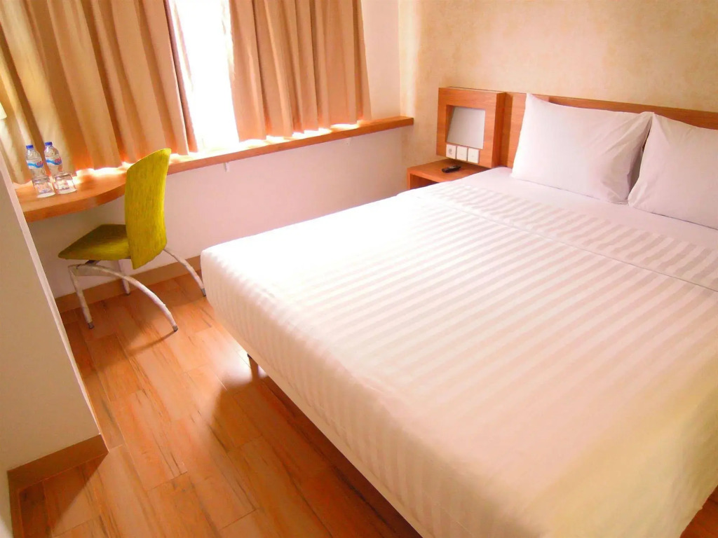 Whiz Hotel Cikini Jakarta