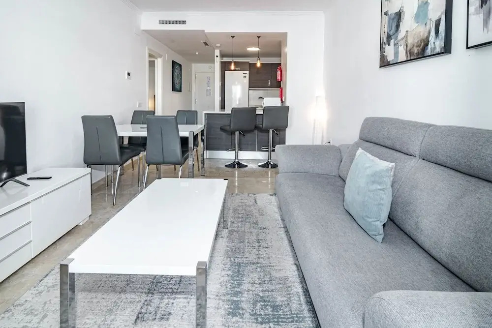 Jm2.b2 - Modern 2 Bed apt With Amazing sea Views