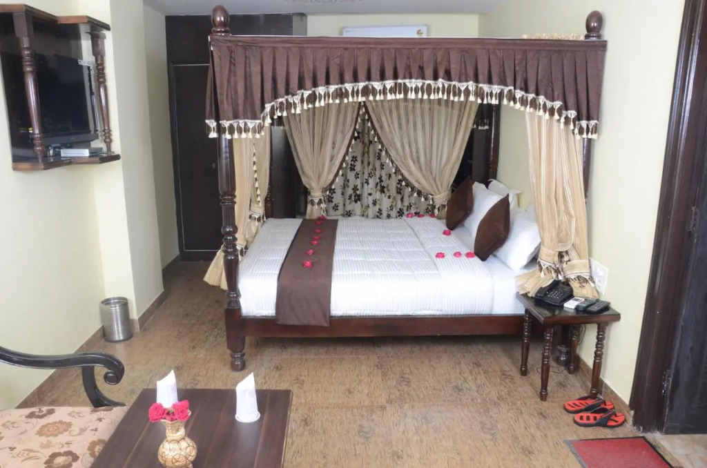 Hotel Grande Residency