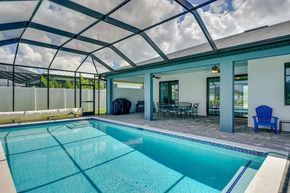 10 Mi to Yacht Club Public Beach: Getaway w/ Pool