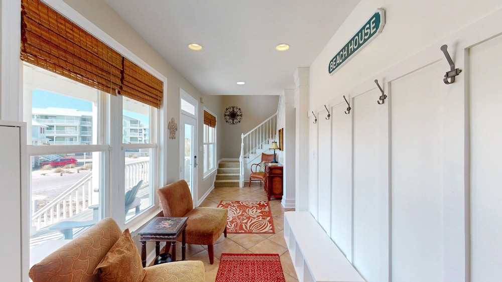 Amazing 5-bedroom Home With Incredible Views From 4 Balconies